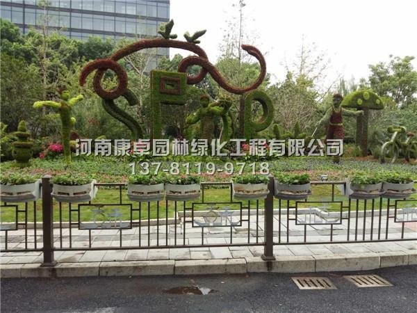 两组立体花坛空降西湖区