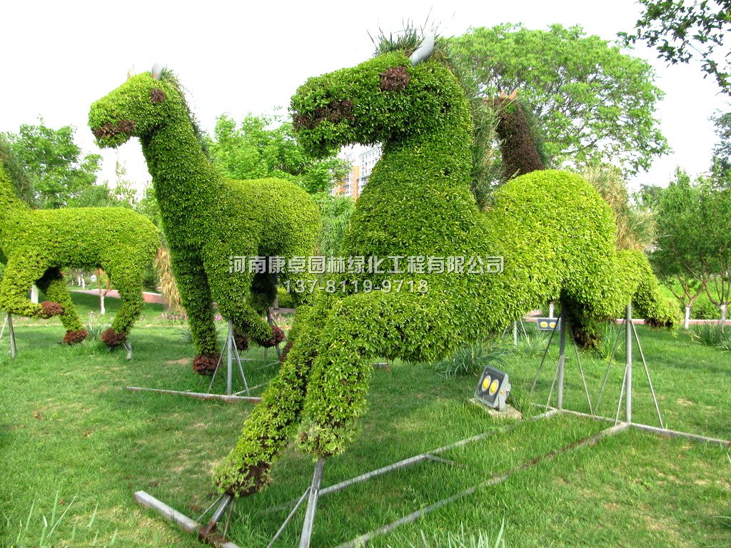 五色草造型奔马