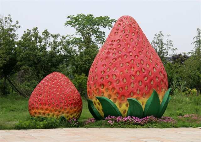 雕塑大草莓