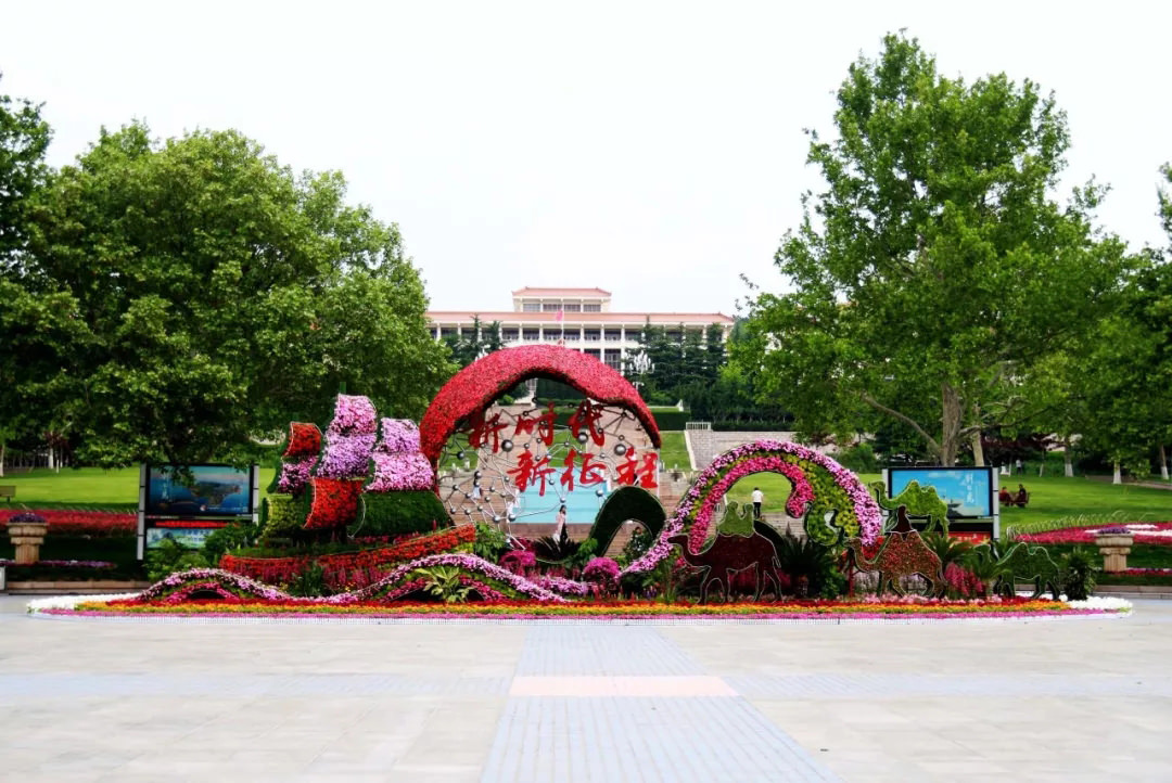 立体花坛景观扮靓威海