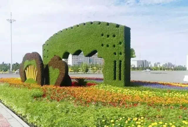 立体花坛扮靓锡林城